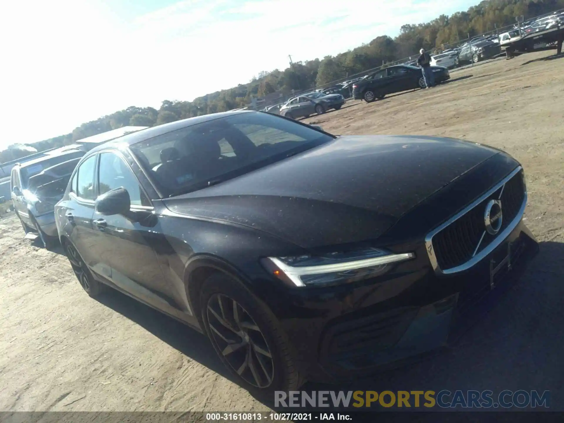 1 Photograph of a damaged car 7JR102FK3KG013569 VOLVO S60 2019