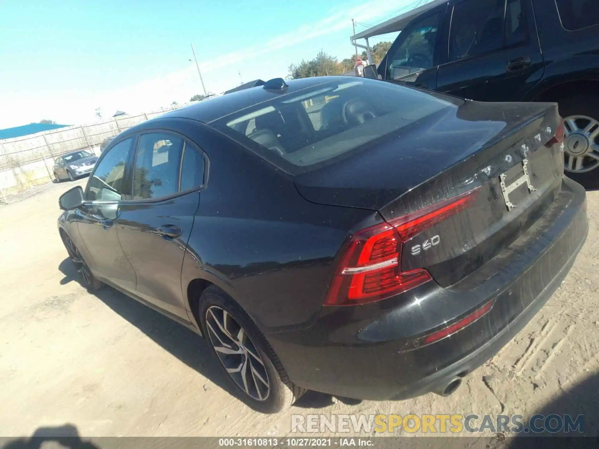 3 Photograph of a damaged car 7JR102FK3KG013569 VOLVO S60 2019