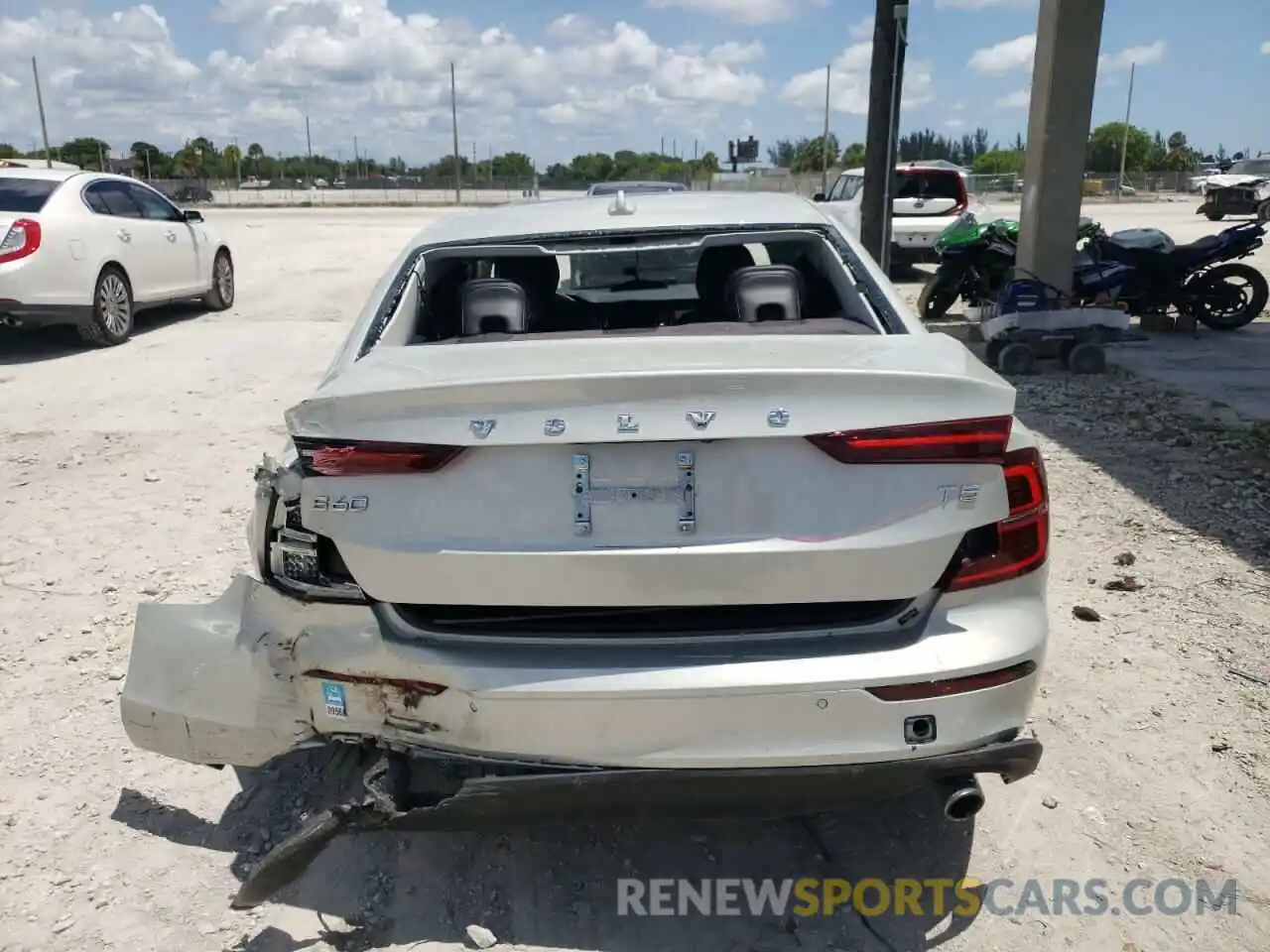 9 Photograph of a damaged car 7JR102FK3KG015886 VOLVO S60 2019