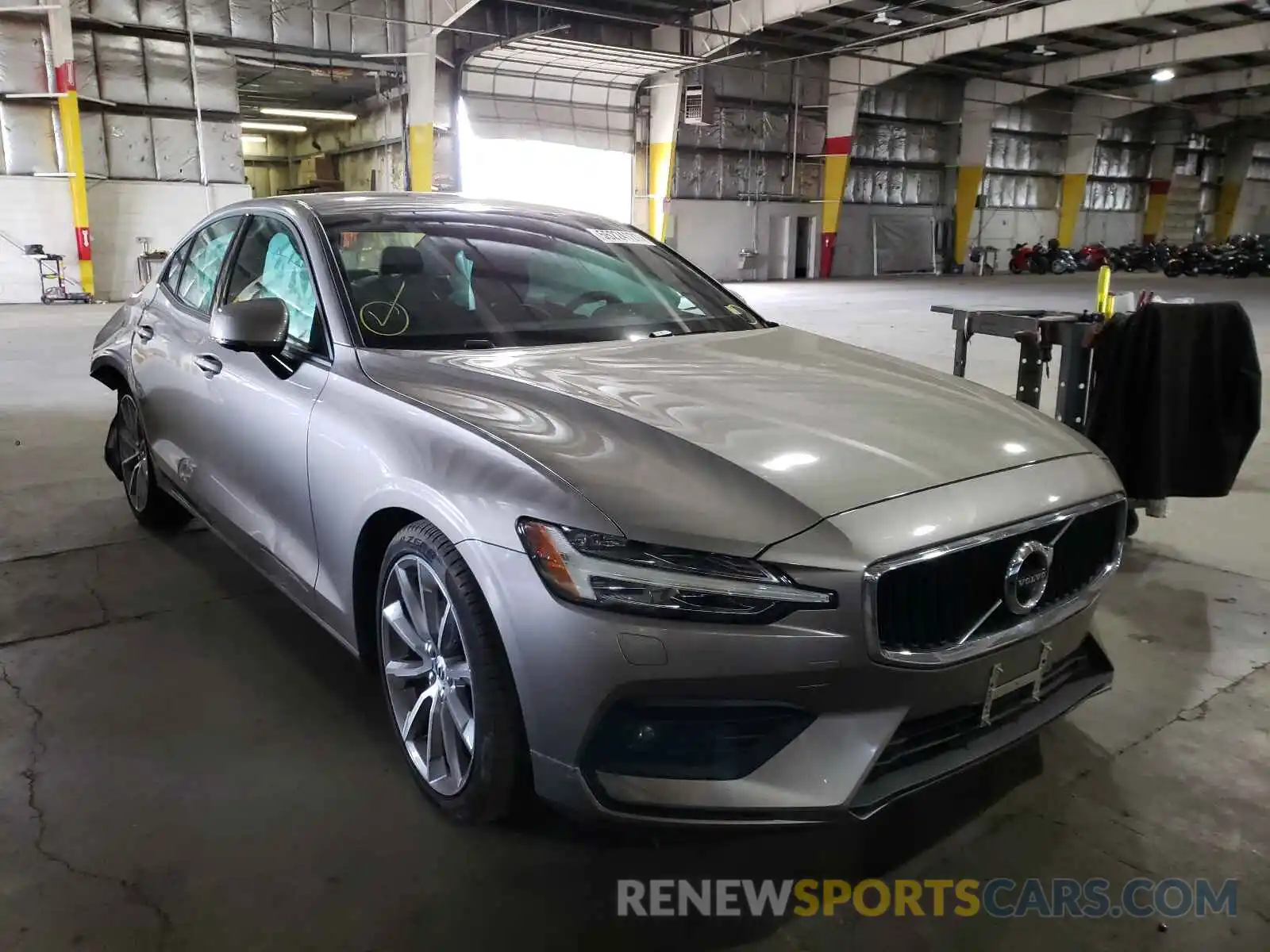 1 Photograph of a damaged car 7JR102FK4KG003441 VOLVO S60 2019