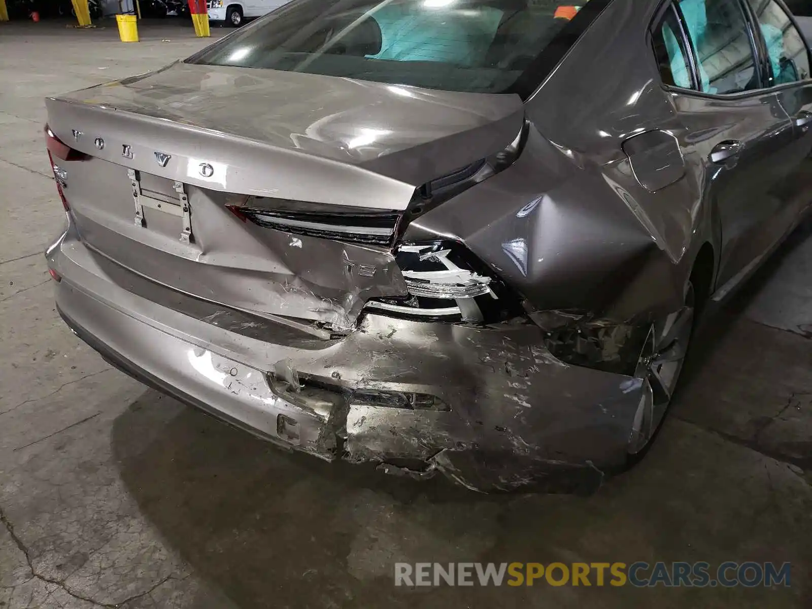 9 Photograph of a damaged car 7JR102FK4KG003441 VOLVO S60 2019