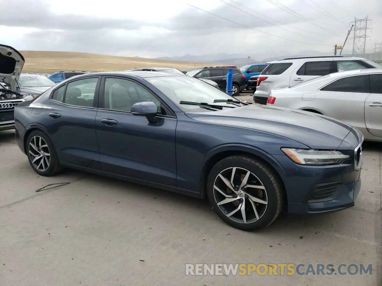 4 Photograph of a damaged car 7JR102FK4KG012530 VOLVO S60 2019