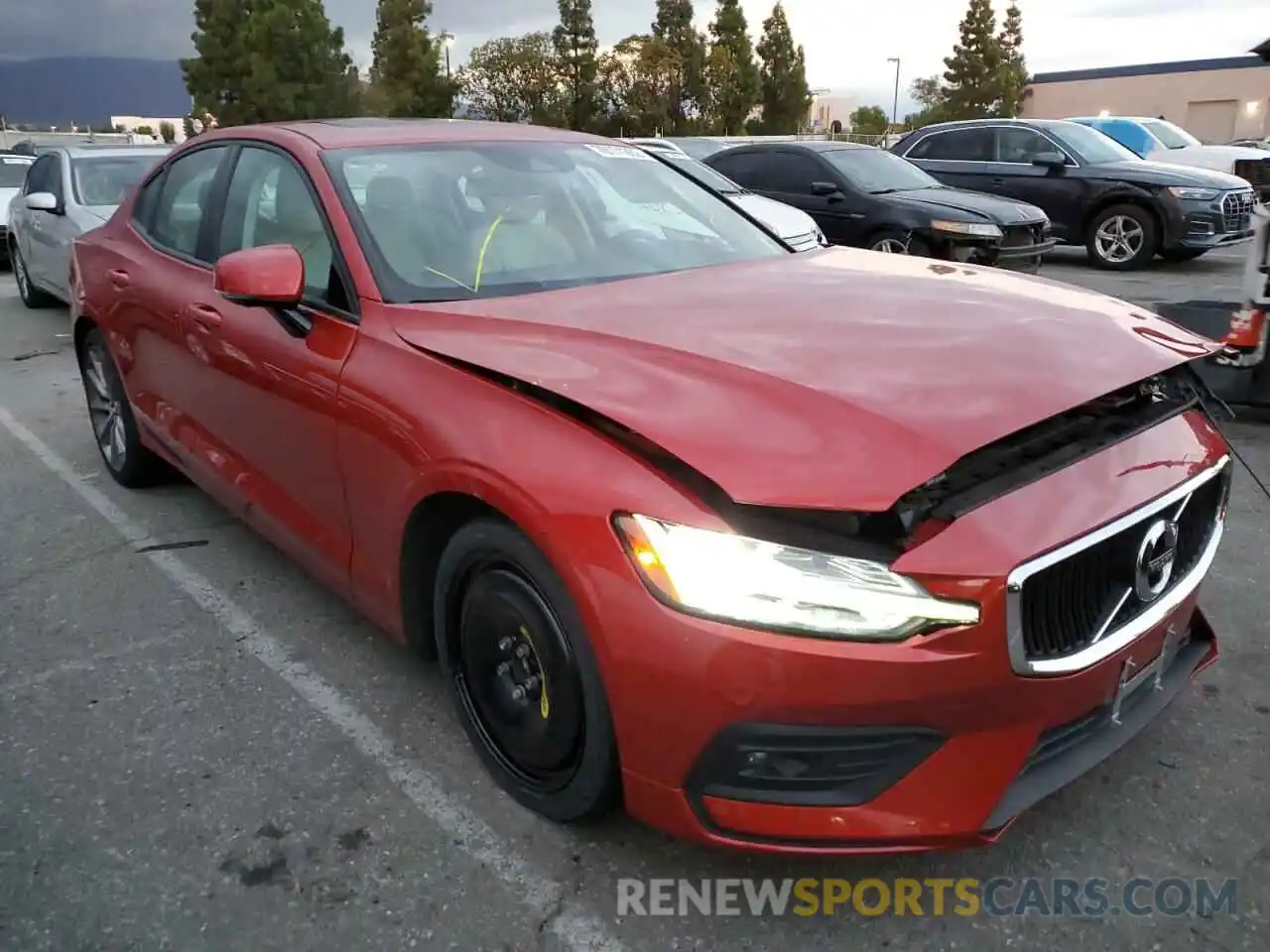 4 Photograph of a damaged car 7JR102FK5KG001729 VOLVO S60 2019