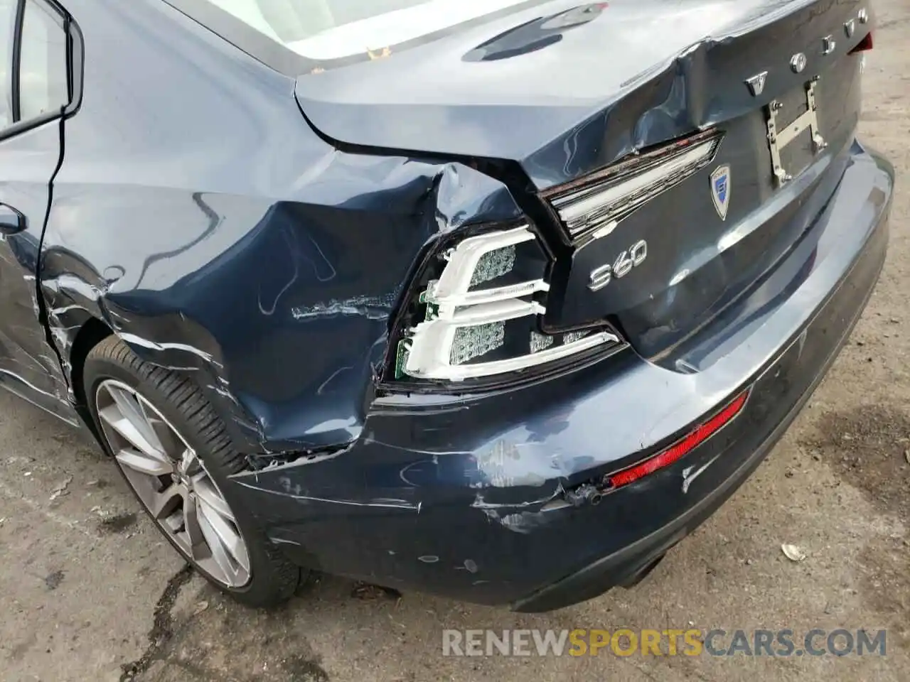 9 Photograph of a damaged car 7JR102FK5KG005280 VOLVO S60 2019