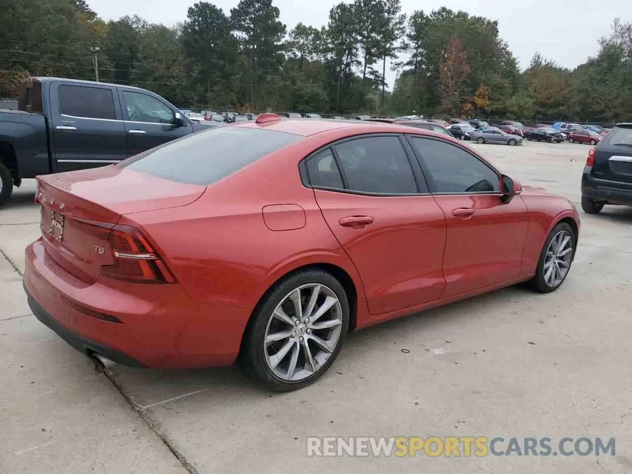 3 Photograph of a damaged car 7JR102FK5KG005814 VOLVO S60 2019