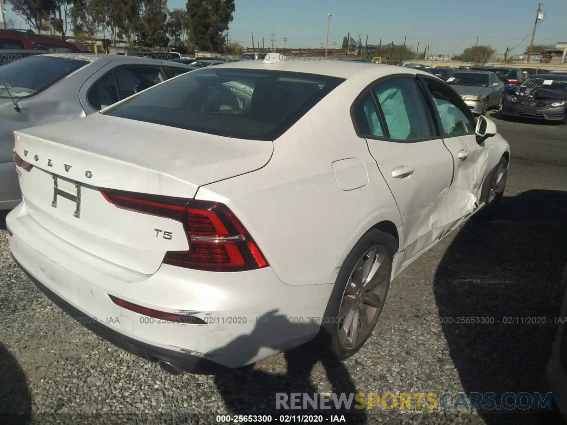 4 Photograph of a damaged car 7JR102FK6KG007488 VOLVO S60 2019