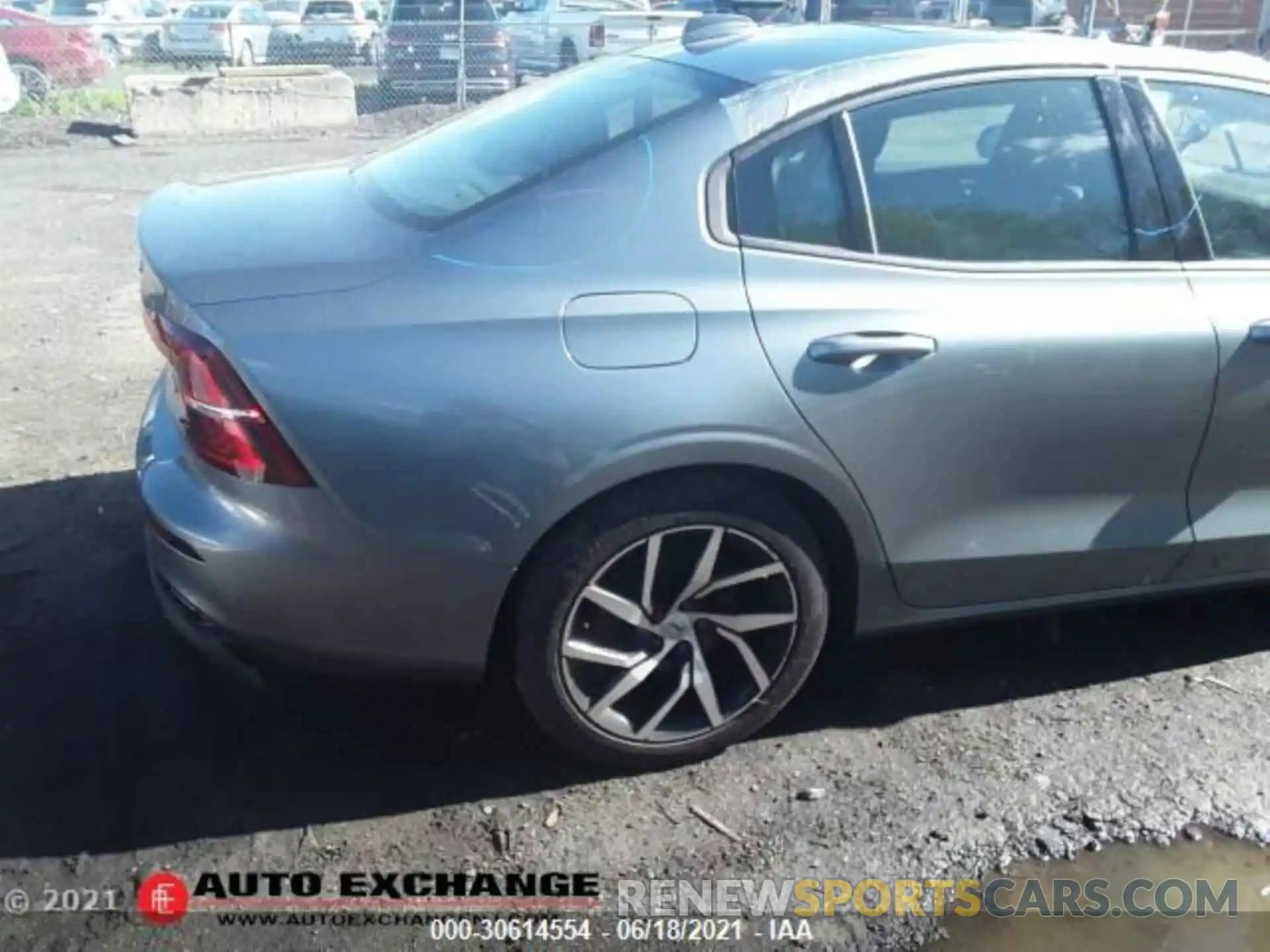 5 Photograph of a damaged car 7JR102FK6KG016238 VOLVO S60 2019