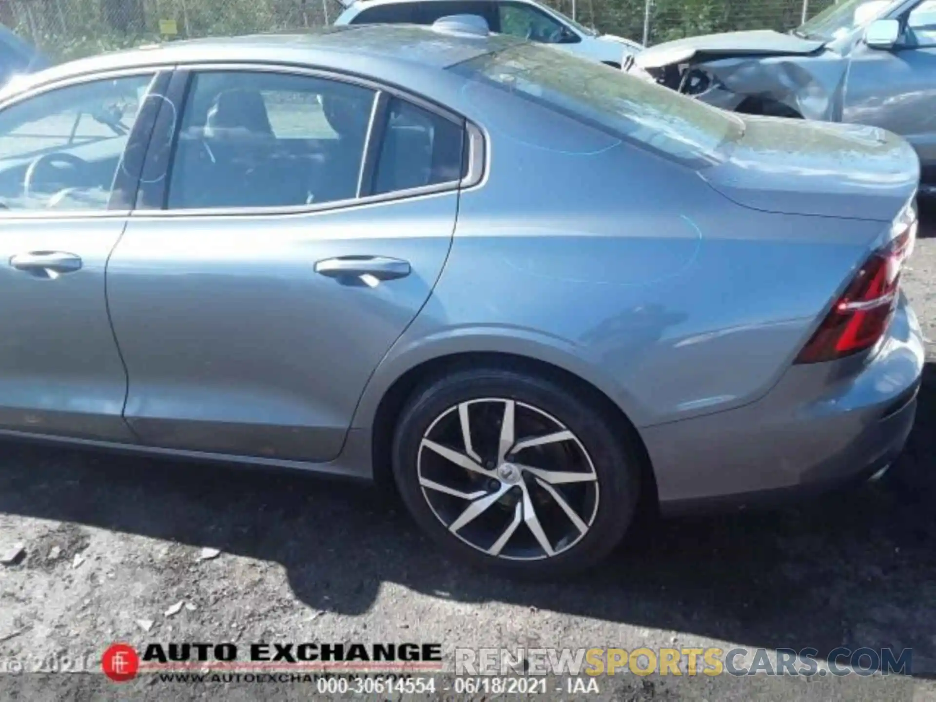 7 Photograph of a damaged car 7JR102FK6KG016238 VOLVO S60 2019