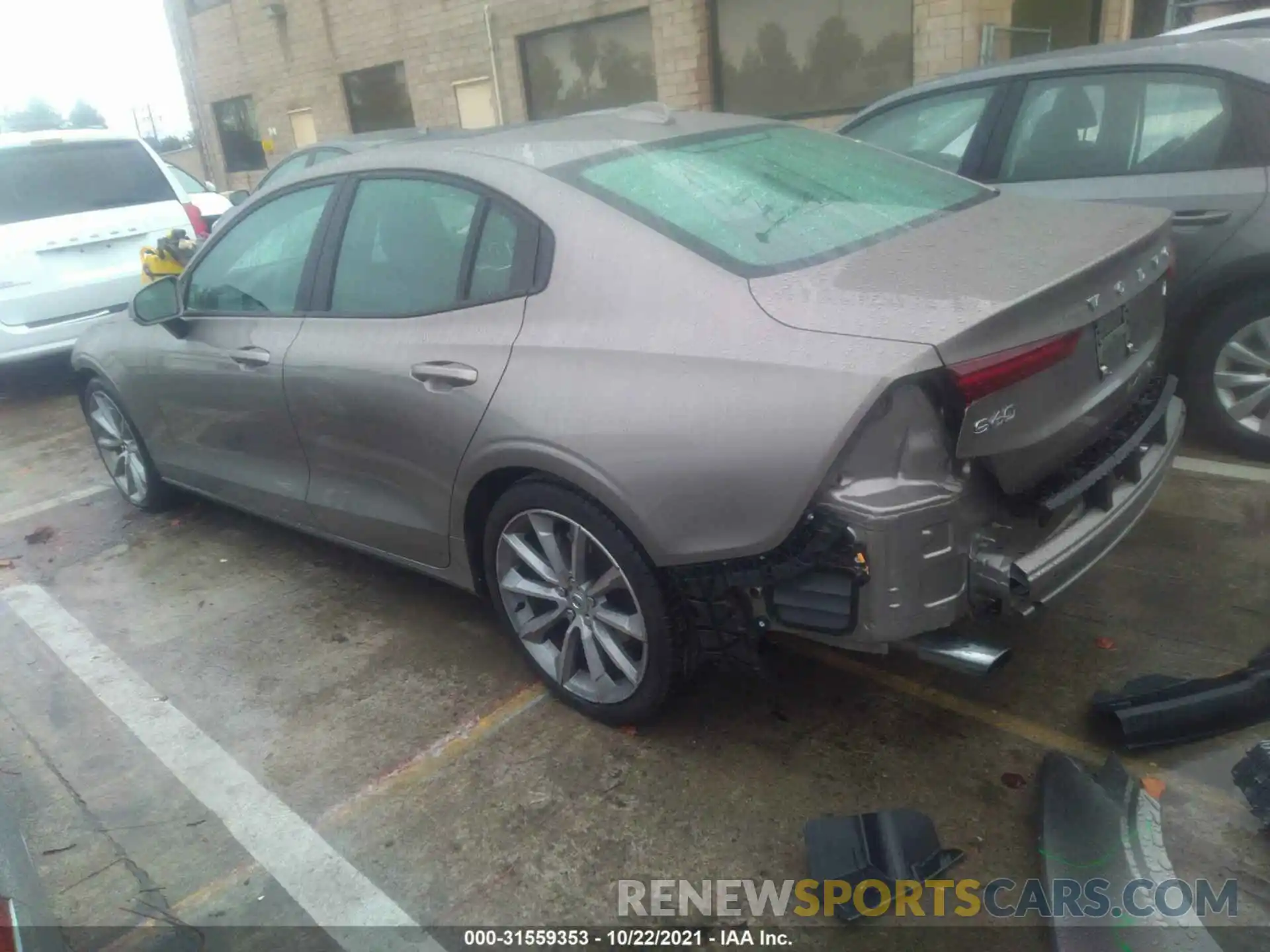 3 Photograph of a damaged car 7JR102FK7KG003871 VOLVO S60 2019