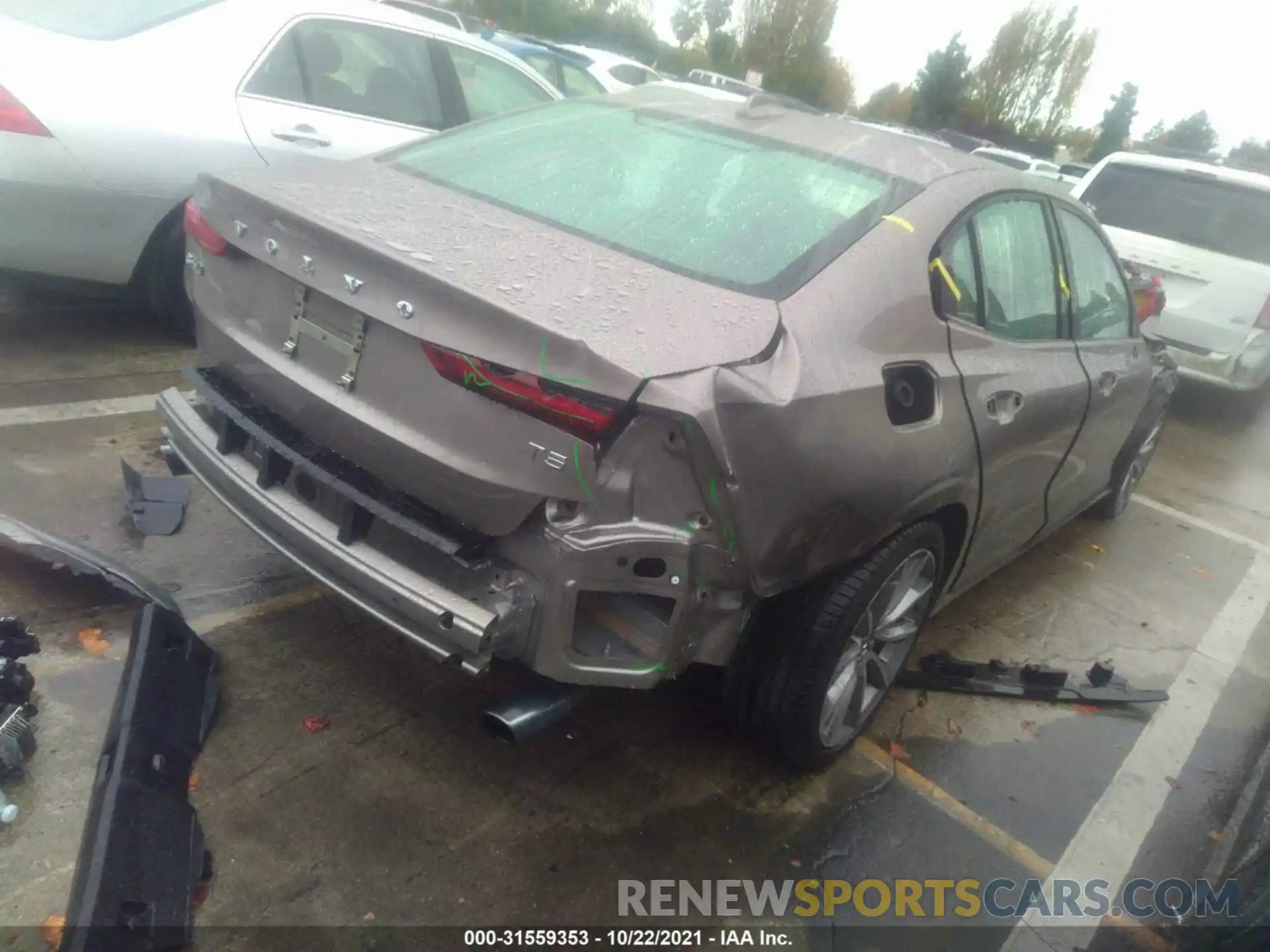 4 Photograph of a damaged car 7JR102FK7KG003871 VOLVO S60 2019