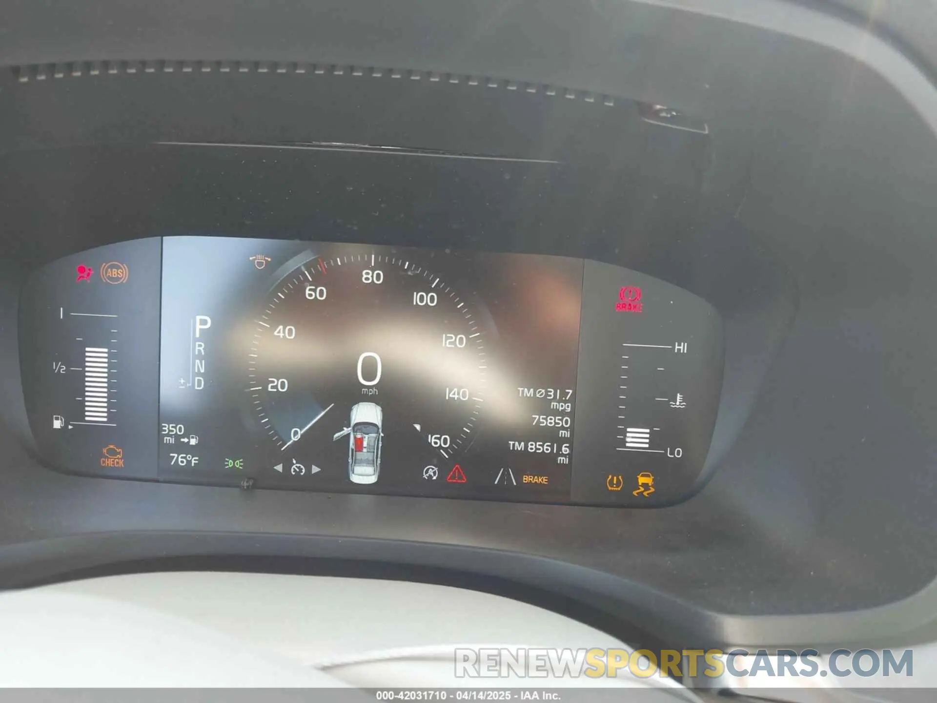 7 Photograph of a damaged car 7JR102FK8KG002051 VOLVO S60 2019