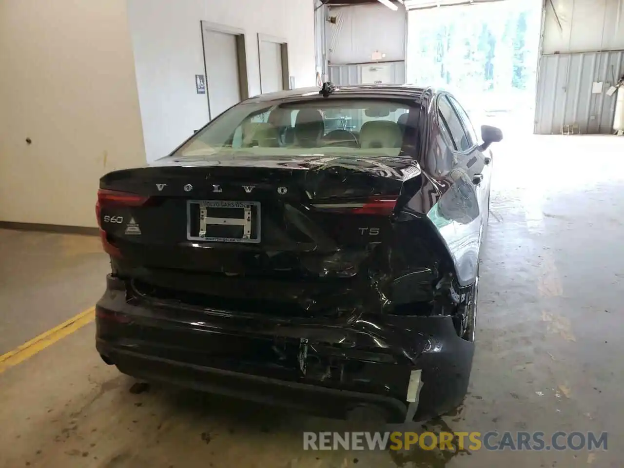 9 Photograph of a damaged car 7JR102FK8KG014667 VOLVO S60 2019