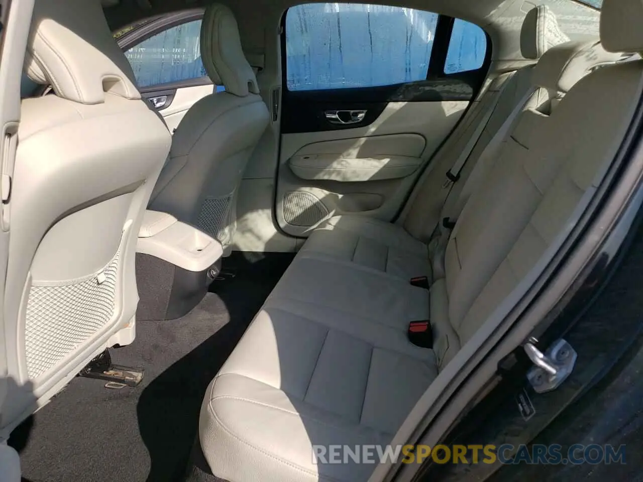 10 Photograph of a damaged car 7JR102FK9KG002916 VOLVO S60 2019