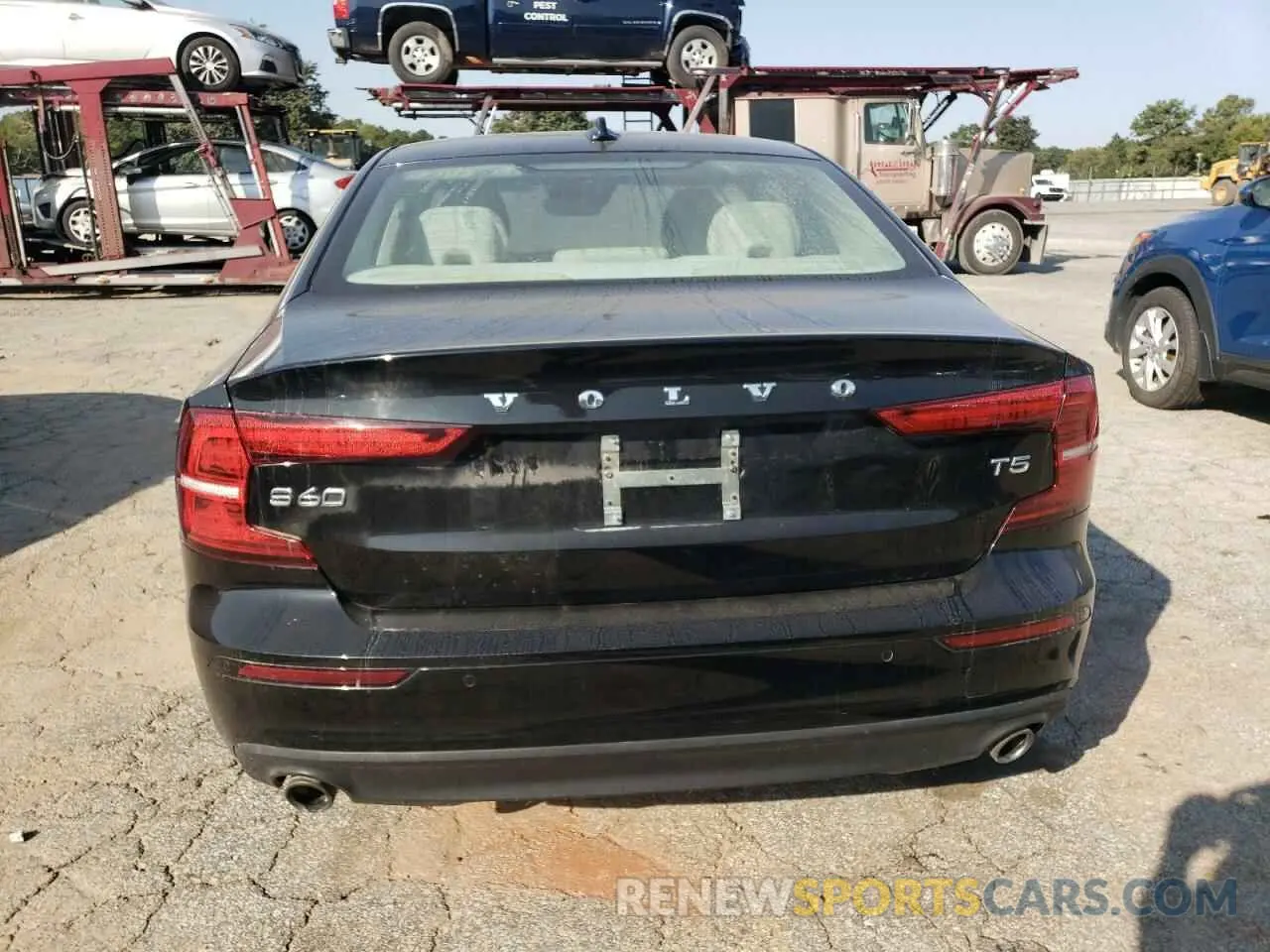 6 Photograph of a damaged car 7JR102FK9KG002916 VOLVO S60 2019