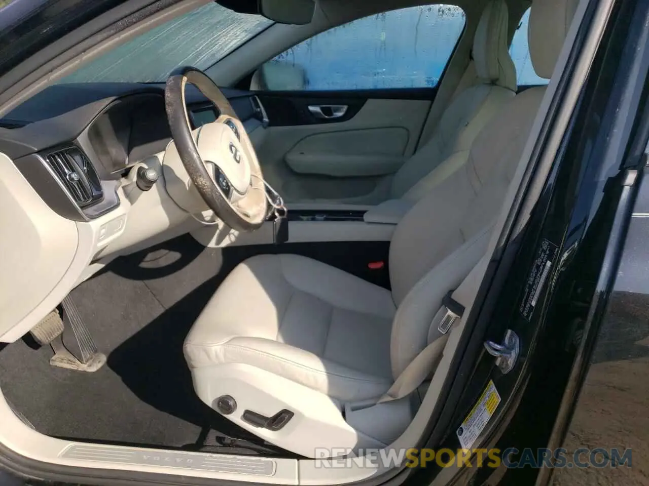 7 Photograph of a damaged car 7JR102FK9KG002916 VOLVO S60 2019