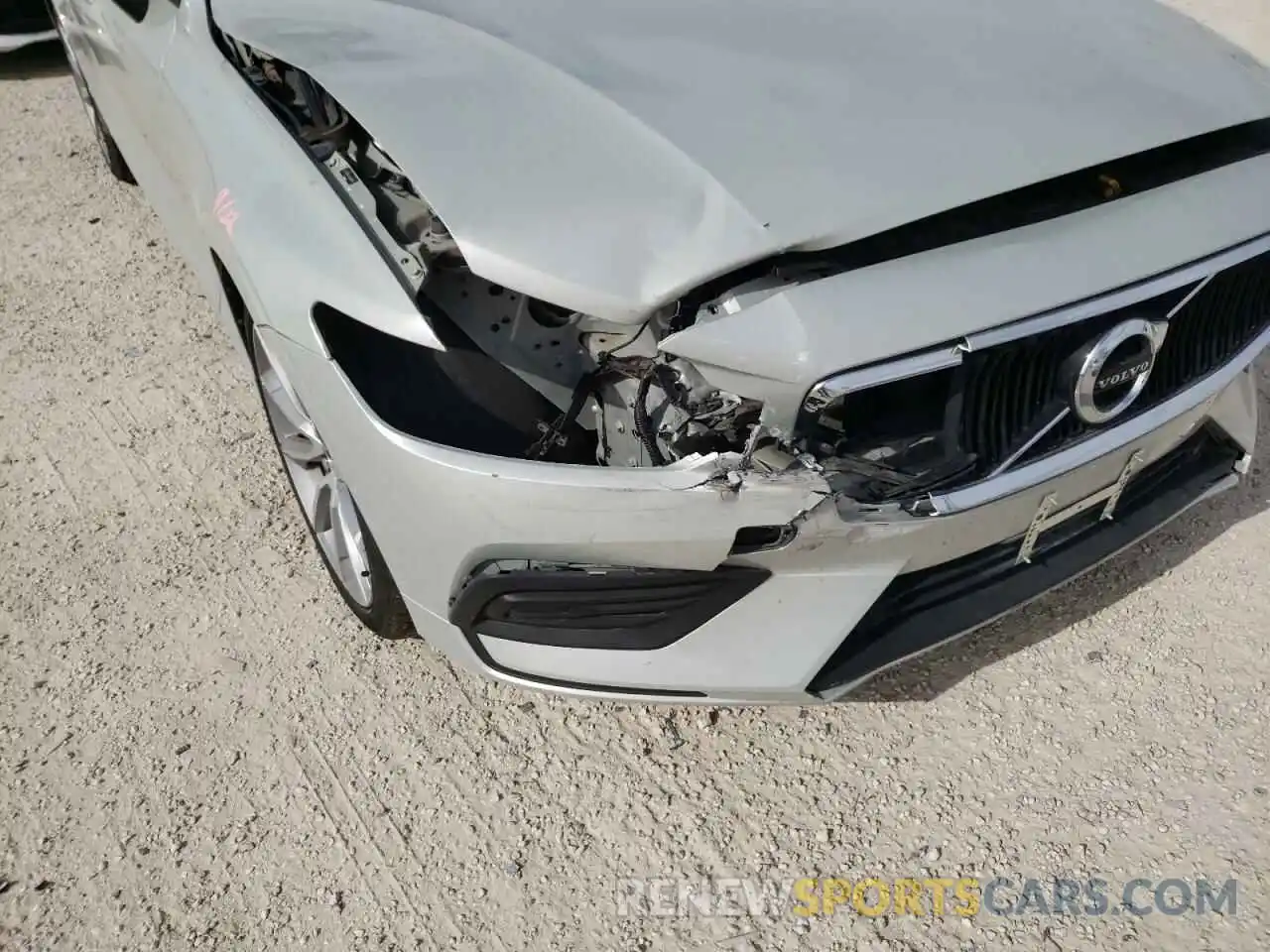 9 Photograph of a damaged car 7JR102FKXKG001029 VOLVO S60 2019