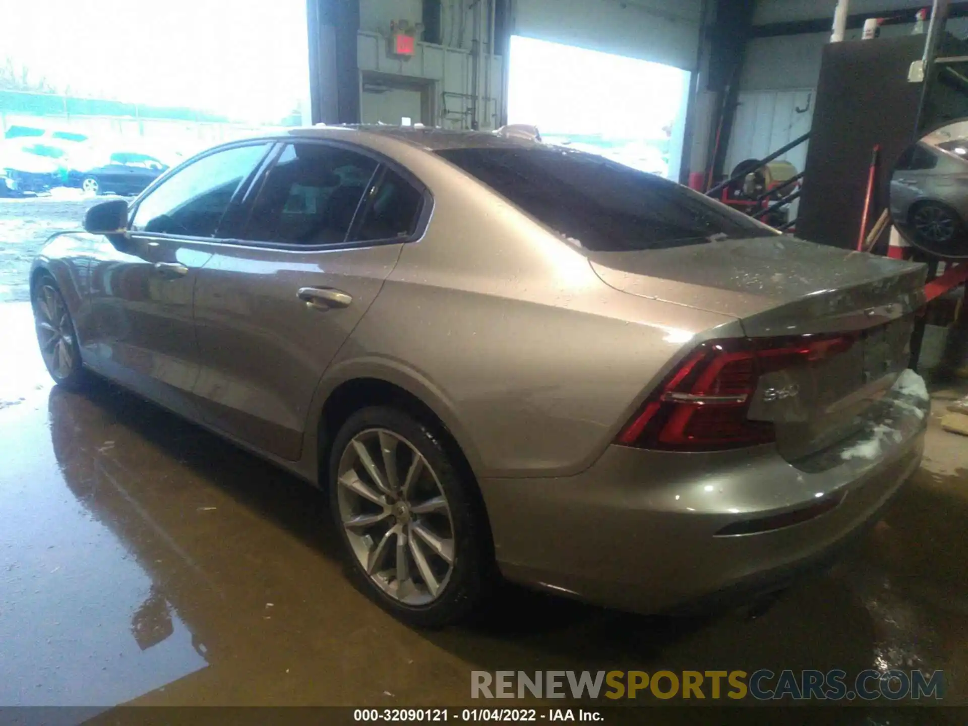 3 Photograph of a damaged car 7JR102FKXKG003587 VOLVO S60 2019