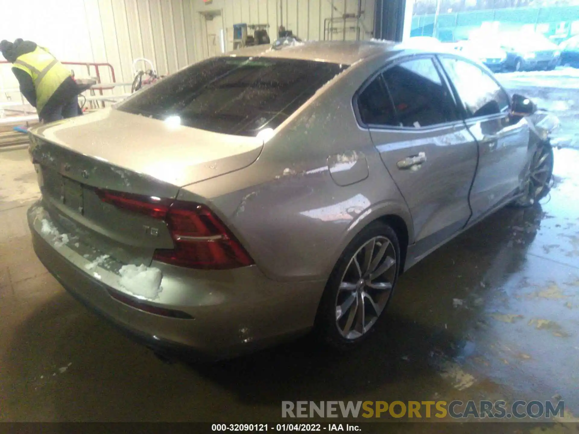 4 Photograph of a damaged car 7JR102FKXKG003587 VOLVO S60 2019