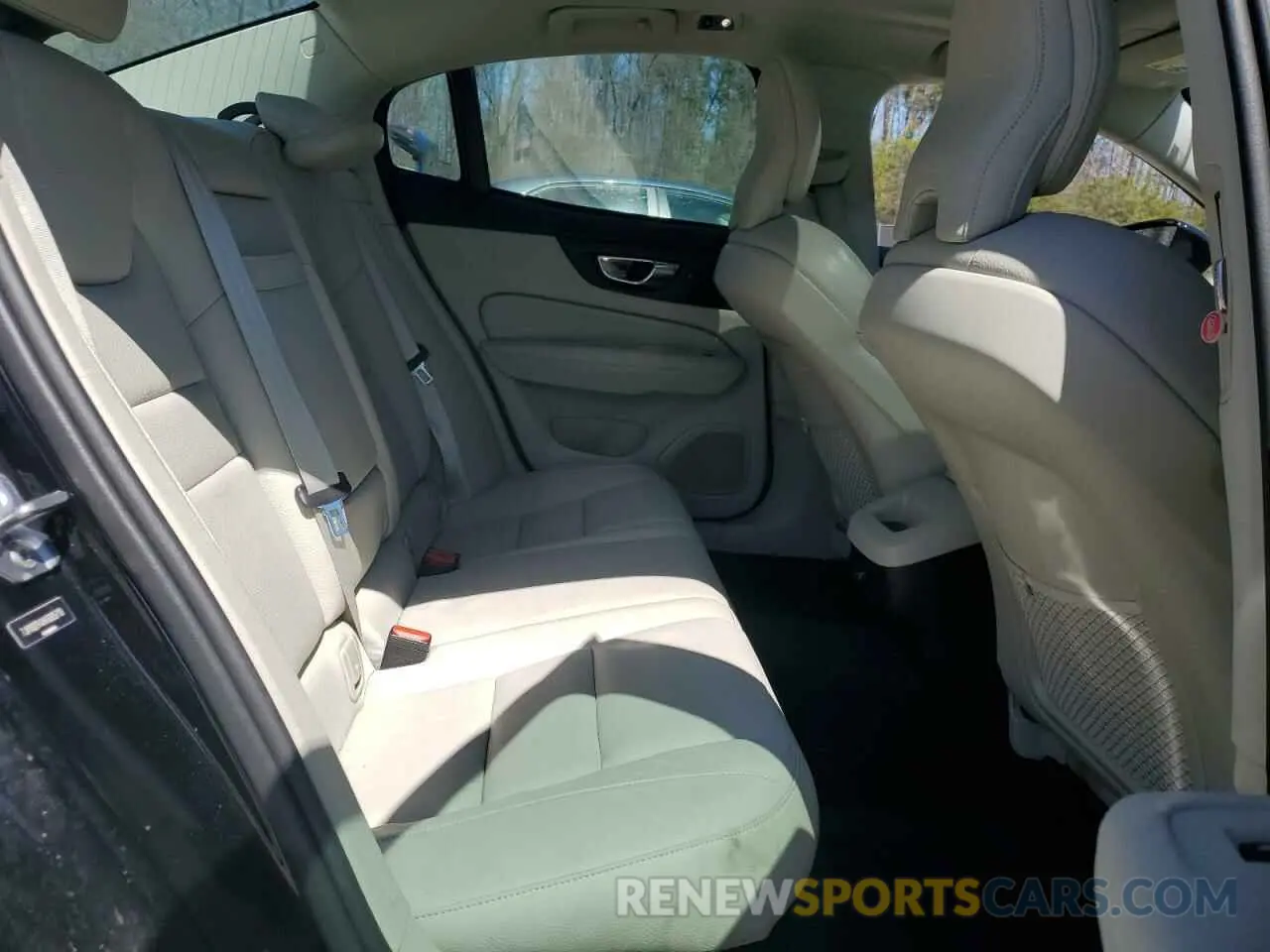 10 Photograph of a damaged car 7JR102FKXKG005713 VOLVO S60 2019