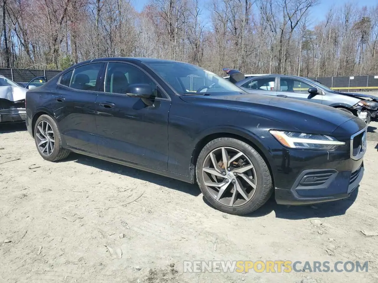 4 Photograph of a damaged car 7JR102FKXKG005713 VOLVO S60 2019