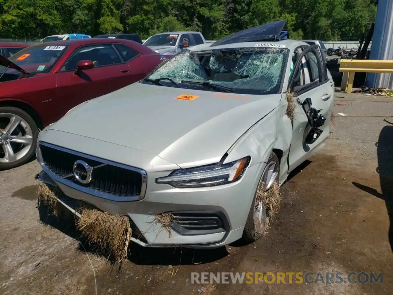2 Photograph of a damaged car 7JR102FKXKG016260 VOLVO S60 2019