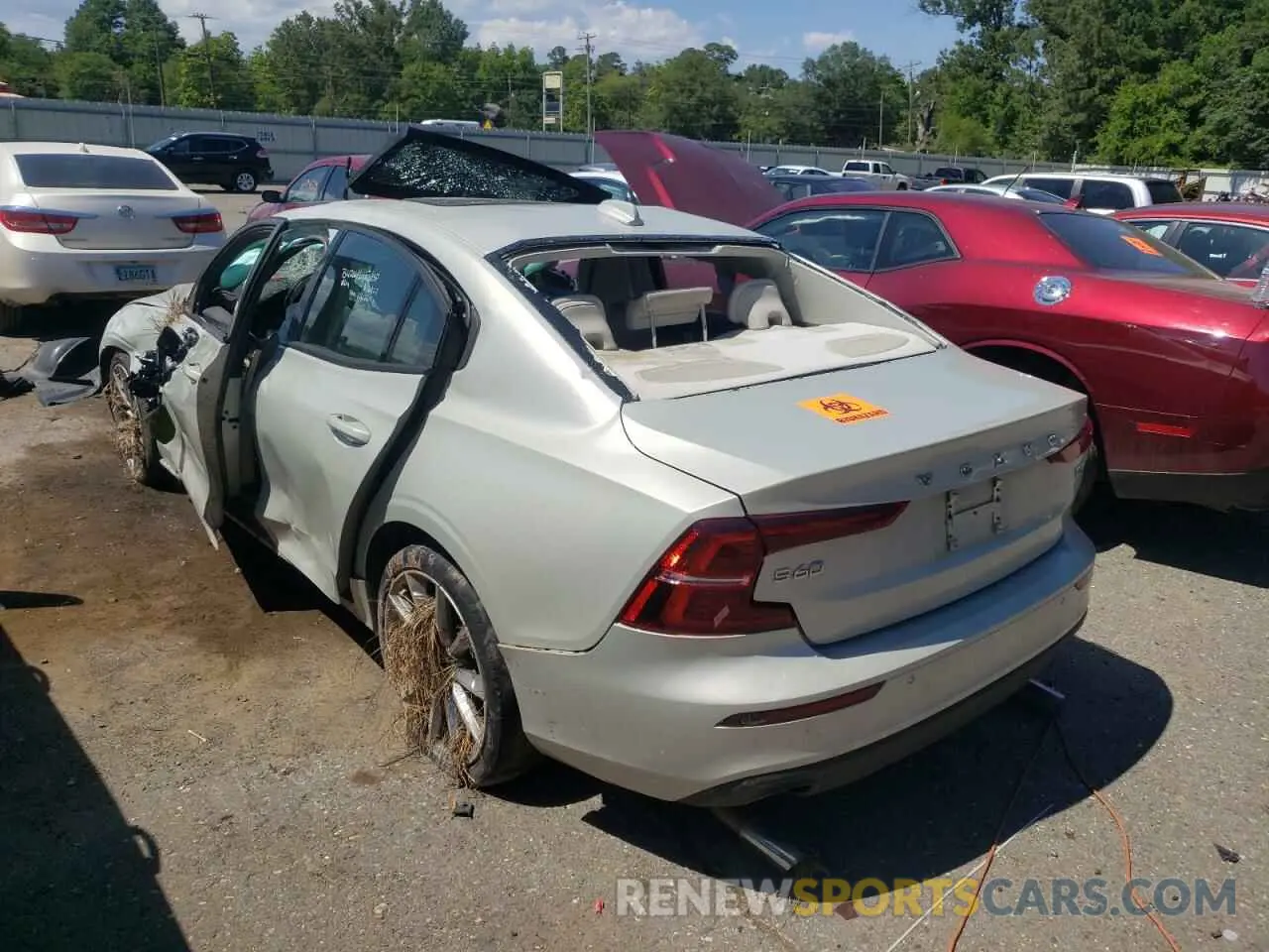 3 Photograph of a damaged car 7JR102FKXKG016260 VOLVO S60 2019
