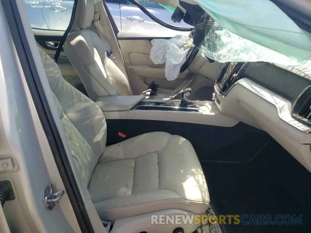5 Photograph of a damaged car 7JR102FKXKG016260 VOLVO S60 2019