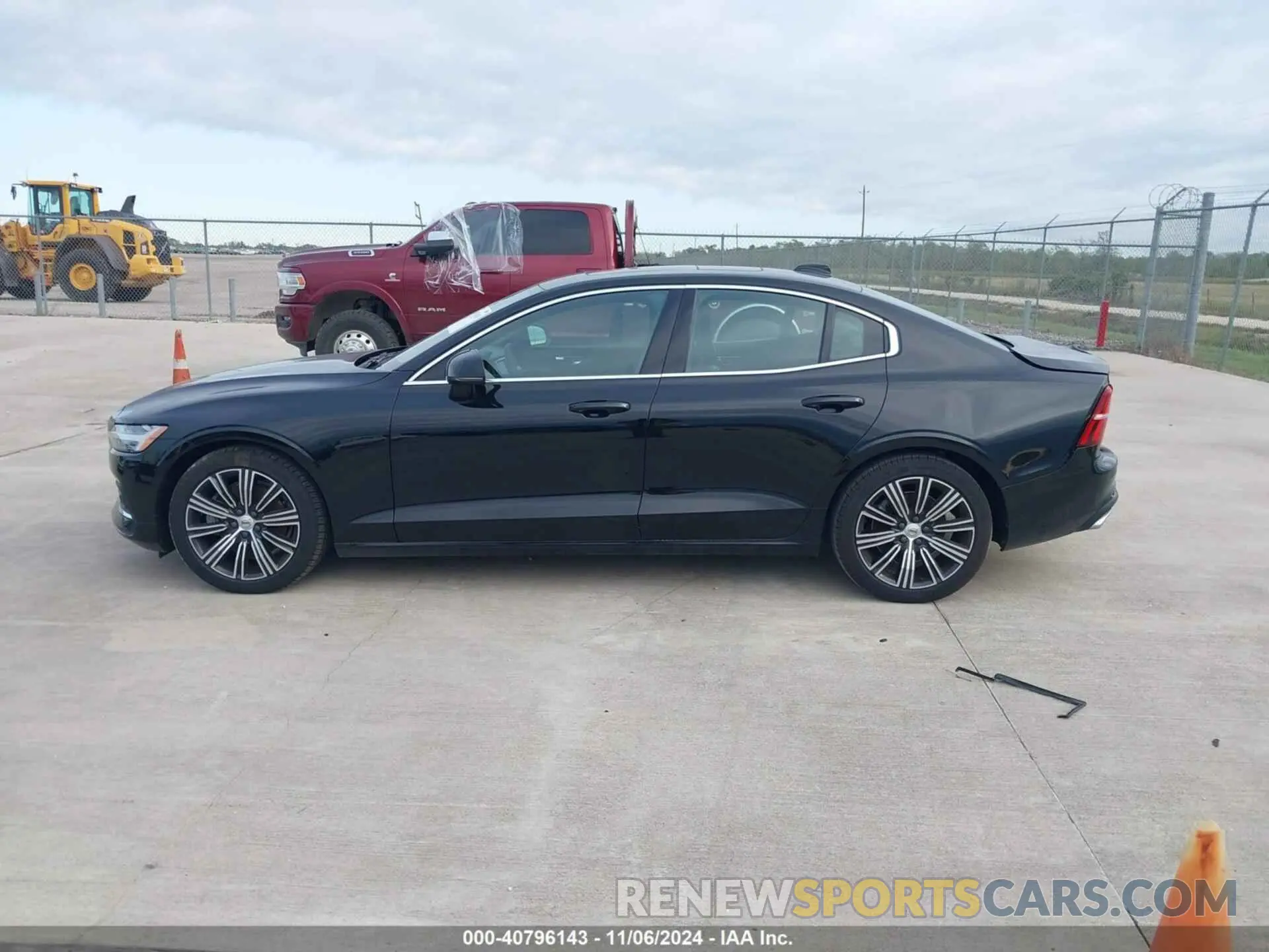 14 Photograph of a damaged car 7JR102FL4KG002119 VOLVO S60 2019