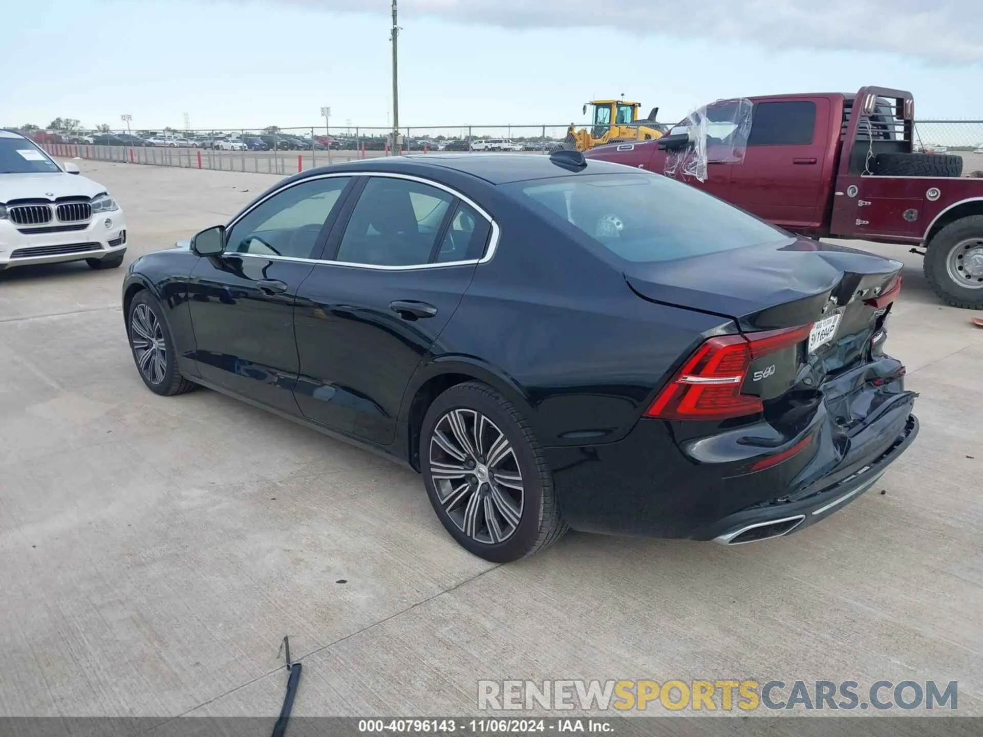3 Photograph of a damaged car 7JR102FL4KG002119 VOLVO S60 2019