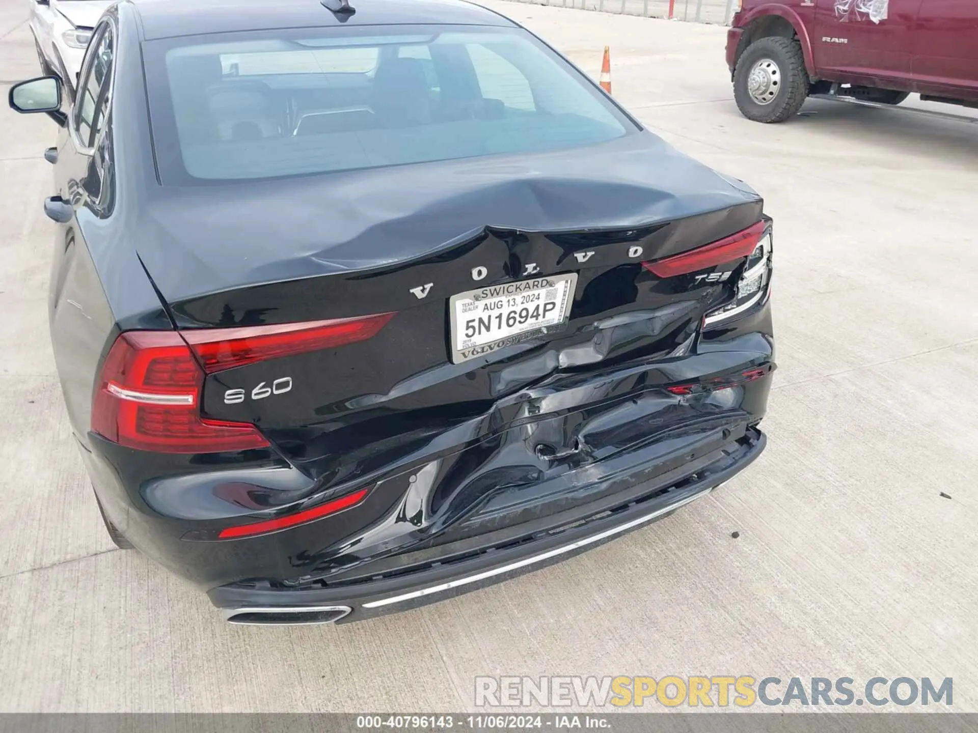 6 Photograph of a damaged car 7JR102FL4KG002119 VOLVO S60 2019