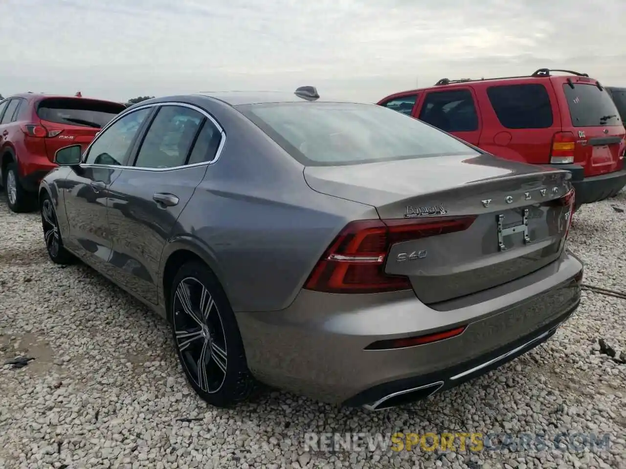 3 Photograph of a damaged car 7JR102FL4KG017882 VOLVO S60 2019