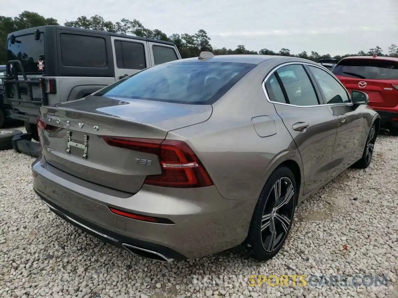 4 Photograph of a damaged car 7JR102FL4KG017882 VOLVO S60 2019