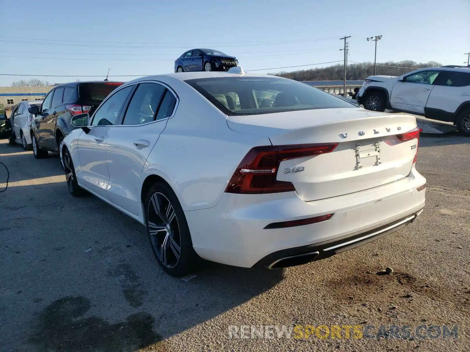 3 Photograph of a damaged car 7JR102FL5KG011928 VOLVO S60 2019