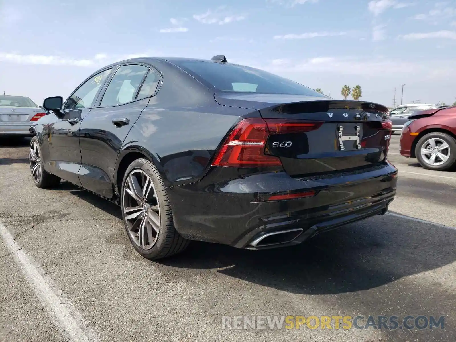 3 Photograph of a damaged car 7JR102FM1KG013264 VOLVO S60 2019