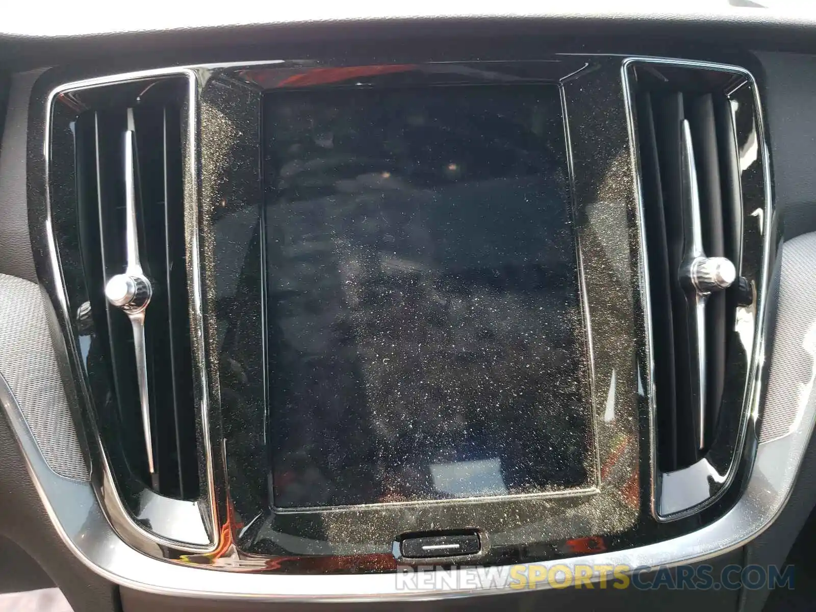 9 Photograph of a damaged car 7JR102FM1KG013264 VOLVO S60 2019