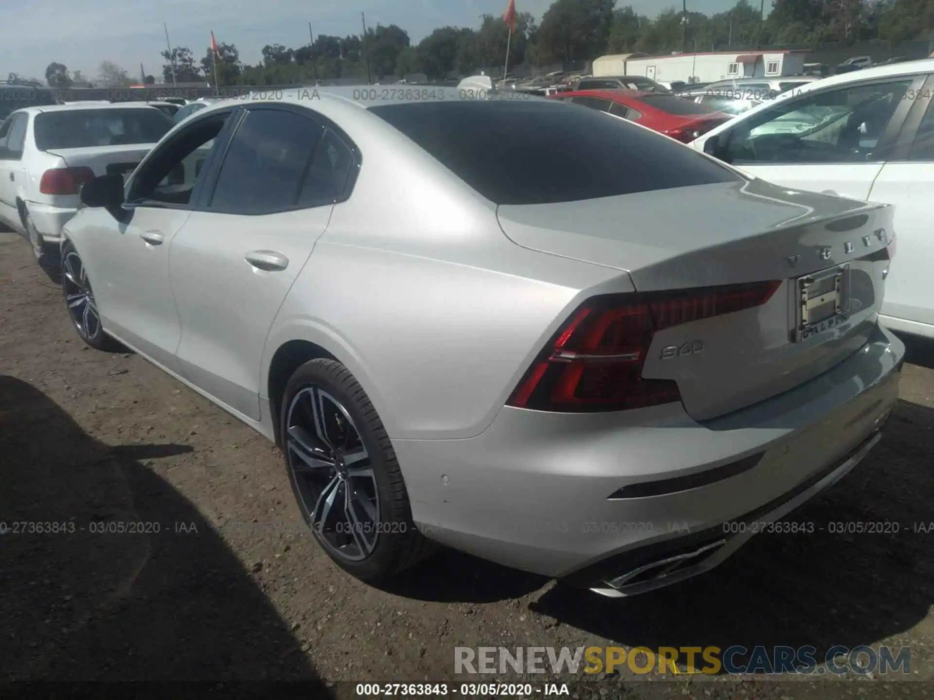 3 Photograph of a damaged car 7JR102FM2KG014567 VOLVO S60 2019