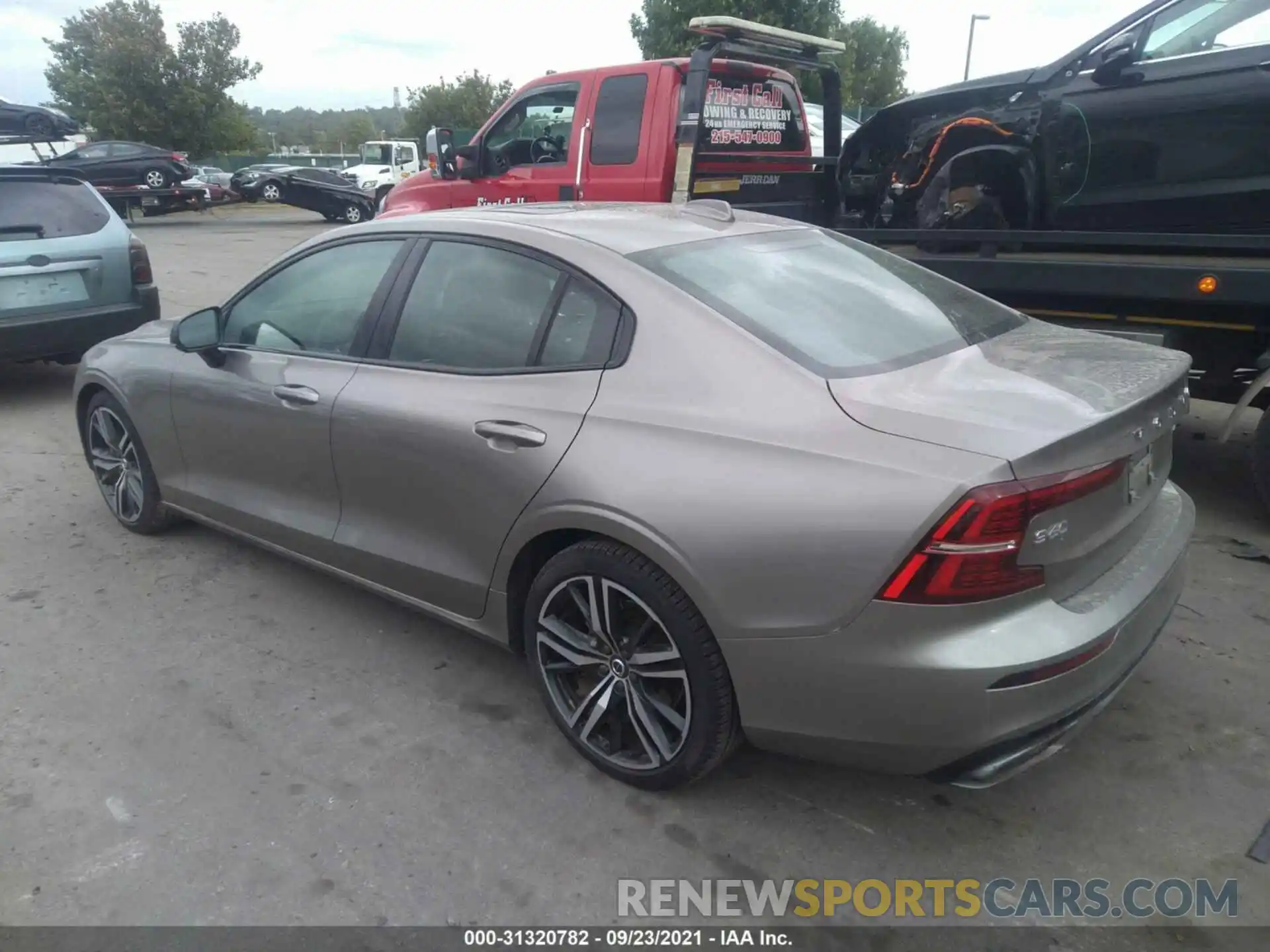 3 Photograph of a damaged car 7JR102FM4KG003621 VOLVO S60 2019