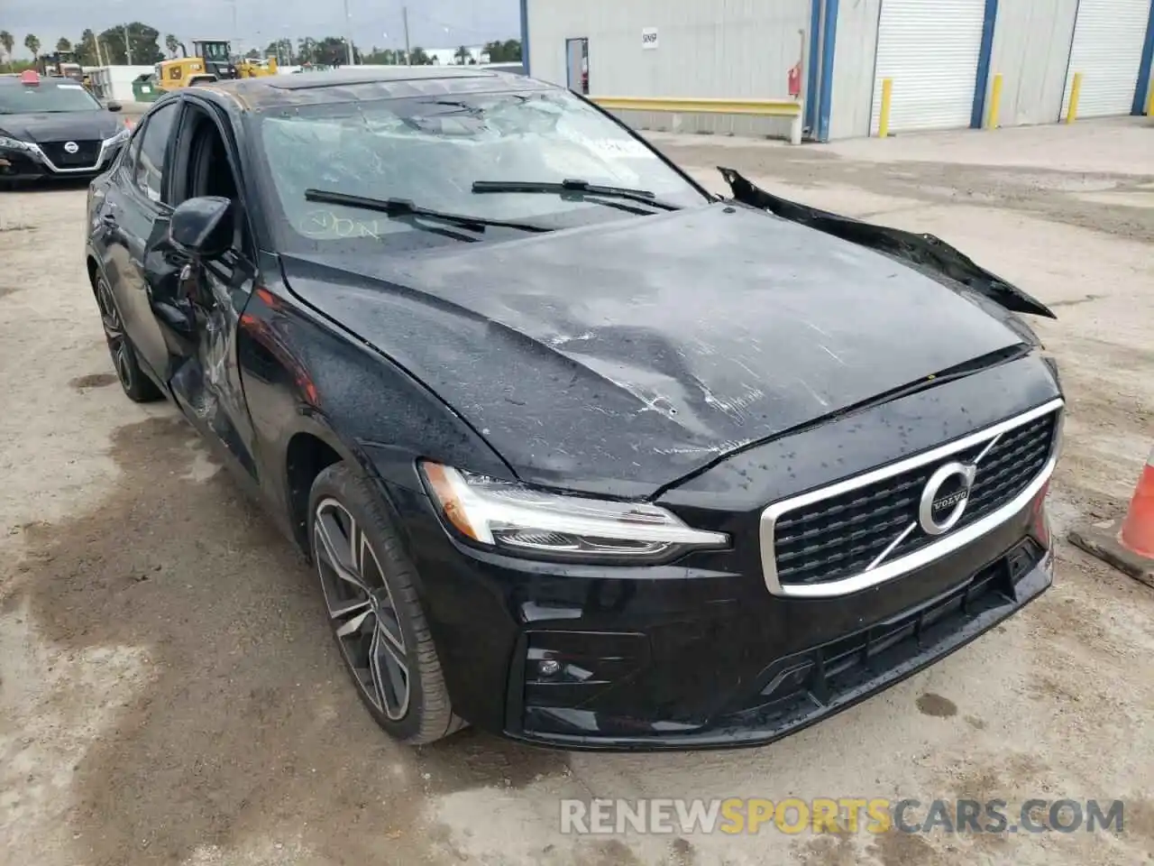 4 Photograph of a damaged car 7JR102FM5KG012800 VOLVO S60 2019