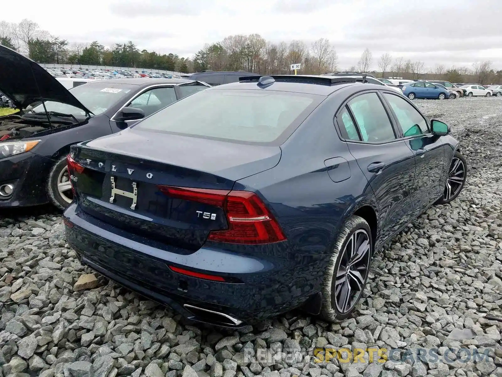 4 Photograph of a damaged car 7JR102FM5KG017995 VOLVO S60 2019