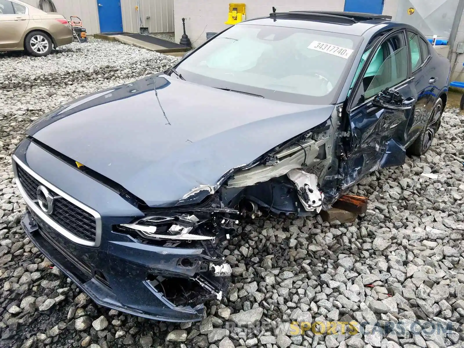 9 Photograph of a damaged car 7JR102FM5KG017995 VOLVO S60 2019