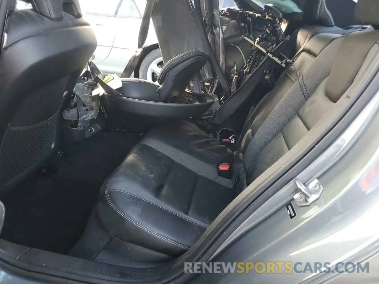 10 Photograph of a damaged car 7JR102FM6KG007217 VOLVO S60 2019