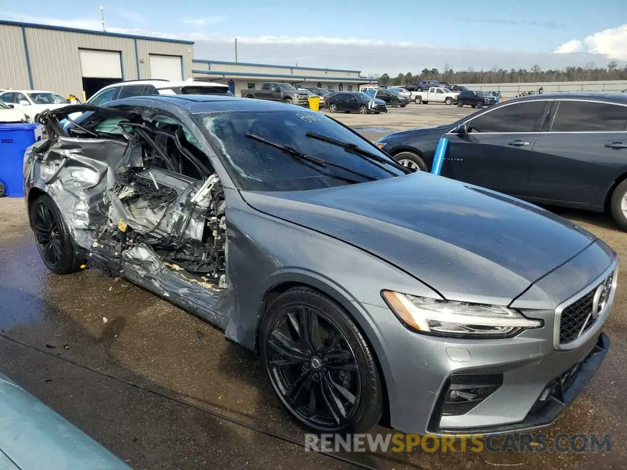 4 Photograph of a damaged car 7JR102FM6KG007217 VOLVO S60 2019