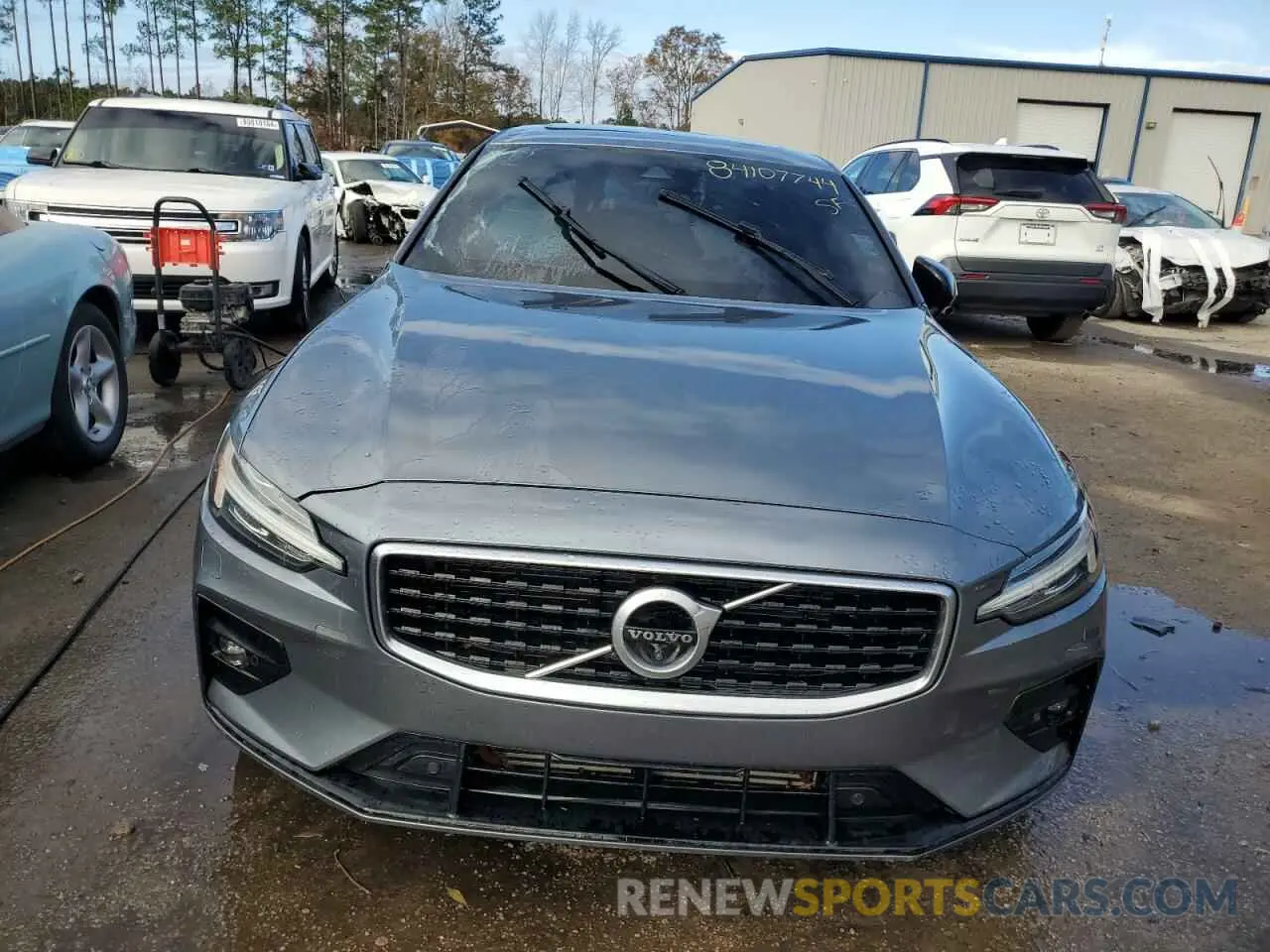 5 Photograph of a damaged car 7JR102FM6KG007217 VOLVO S60 2019