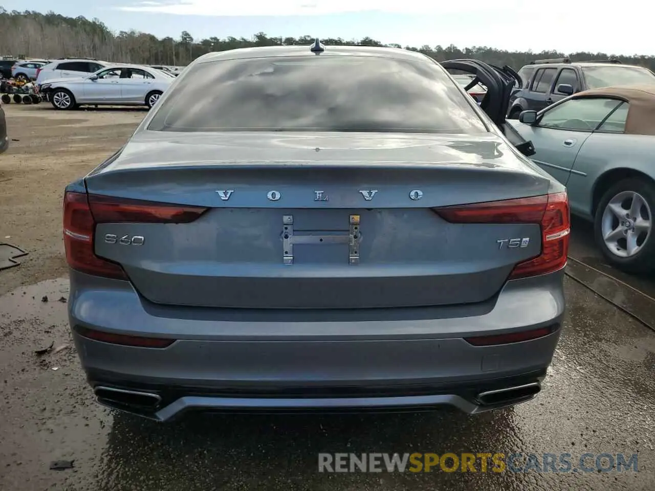 6 Photograph of a damaged car 7JR102FM6KG007217 VOLVO S60 2019