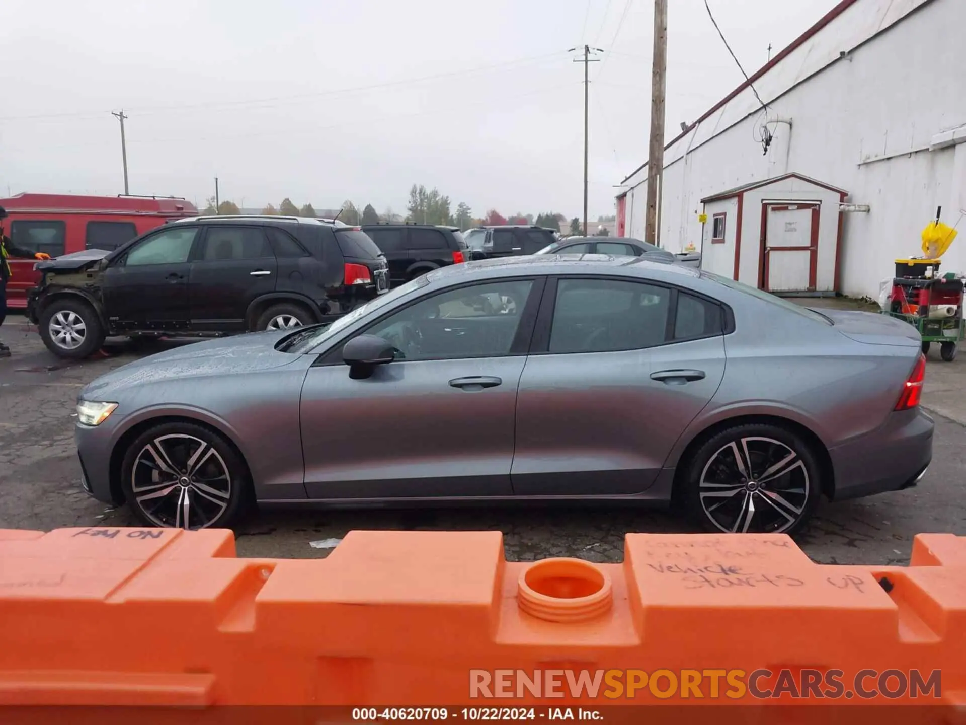 14 Photograph of a damaged car 7JR102FM7KG013334 VOLVO S60 2019