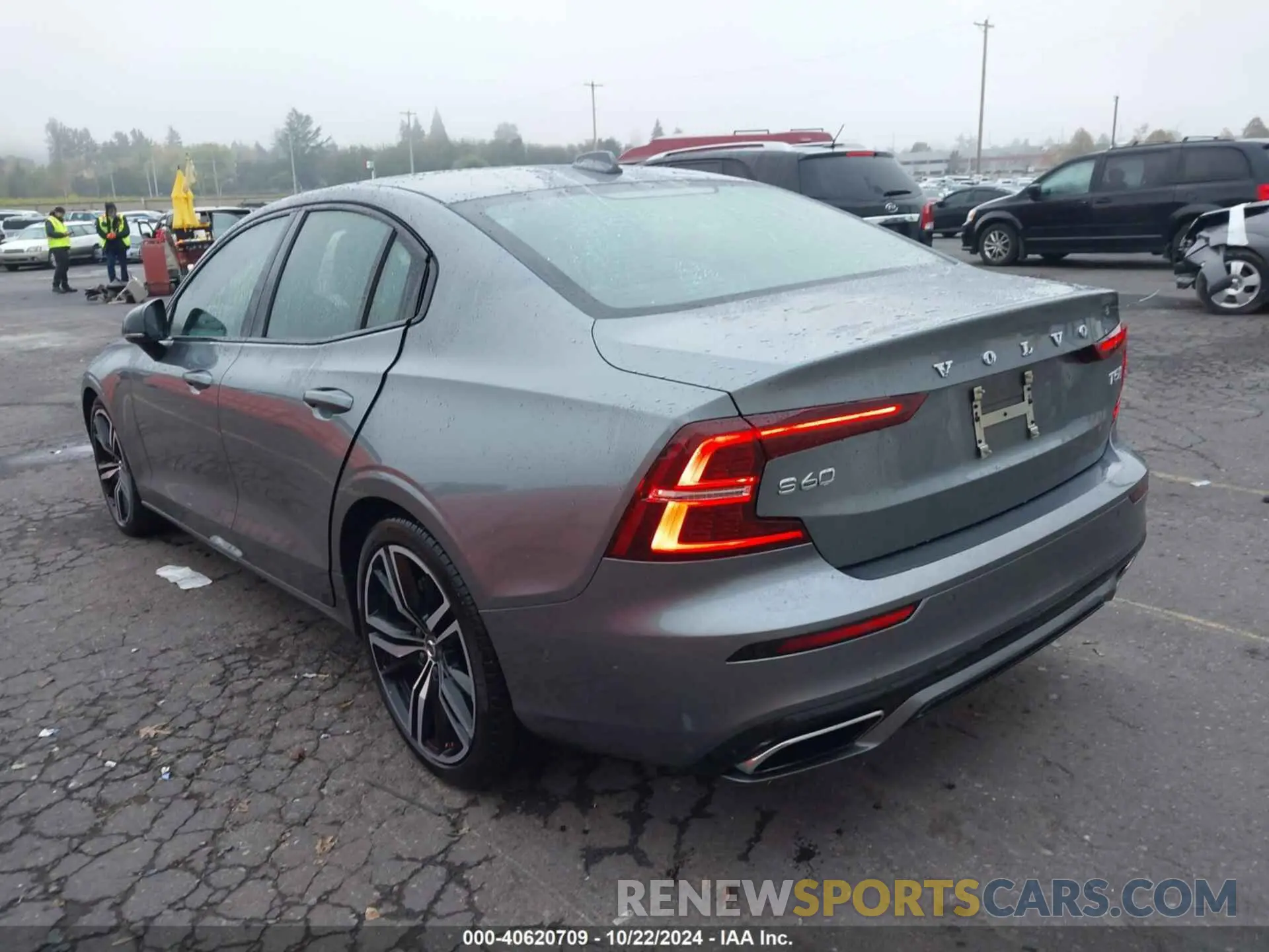 3 Photograph of a damaged car 7JR102FM7KG013334 VOLVO S60 2019