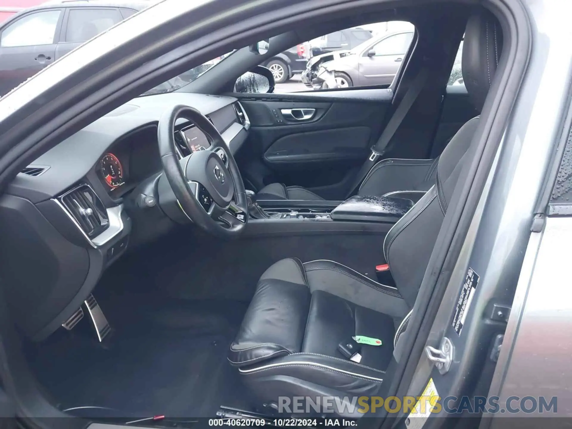 5 Photograph of a damaged car 7JR102FM7KG013334 VOLVO S60 2019