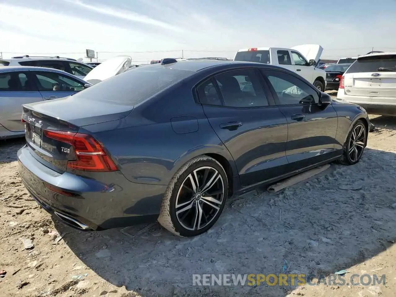 3 Photograph of a damaged car 7JR102FM7KG016945 VOLVO S60 2019