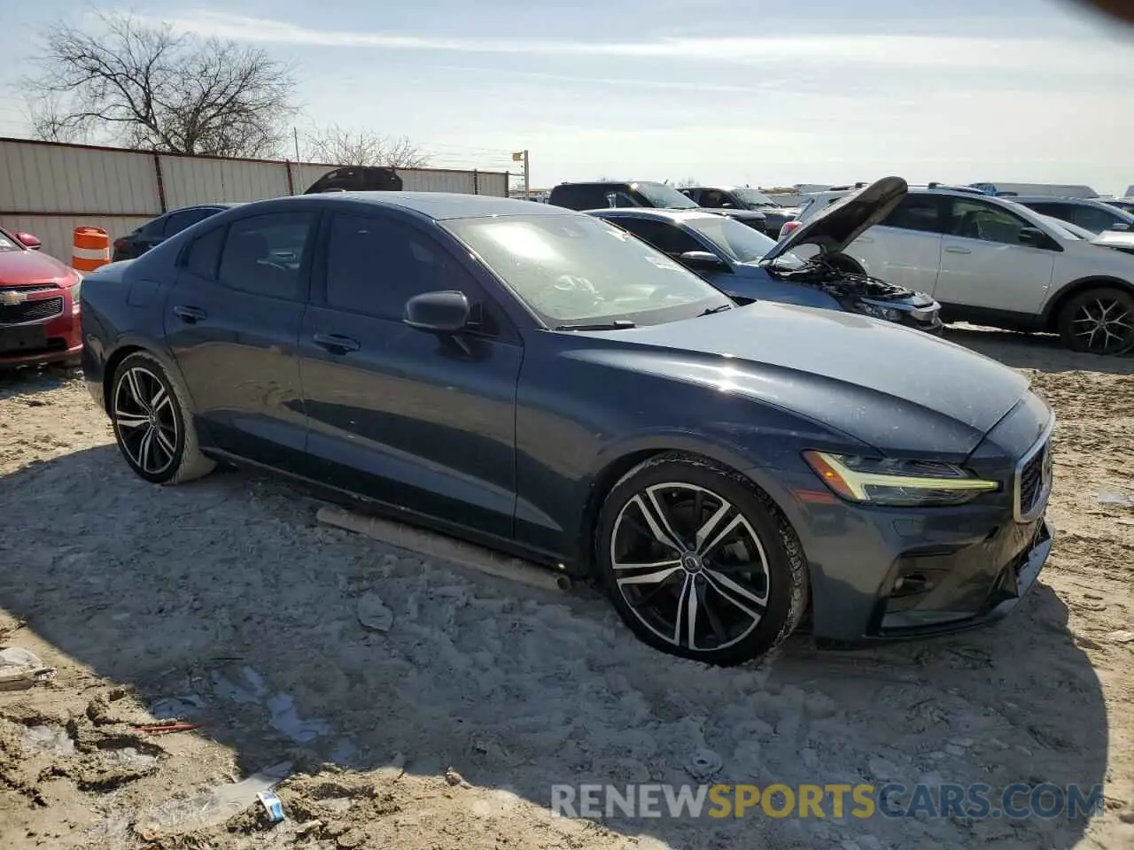 4 Photograph of a damaged car 7JR102FM7KG016945 VOLVO S60 2019