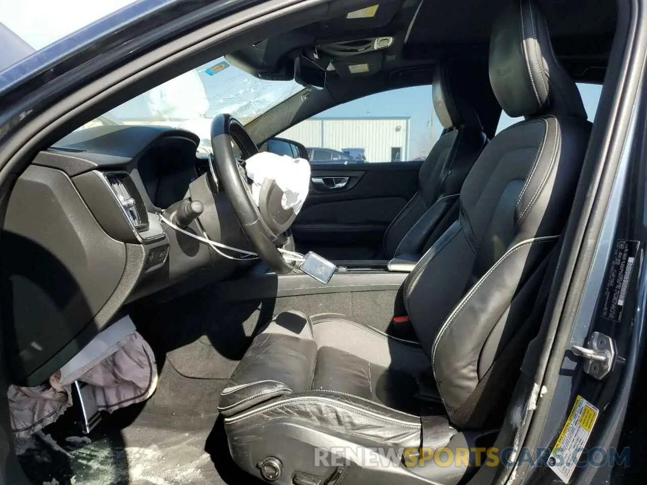 7 Photograph of a damaged car 7JR102FM7KG016945 VOLVO S60 2019